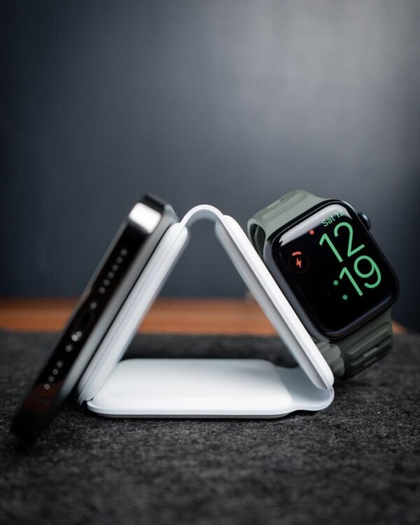 3-in-1-wireless-charger-for-iphone-airpods-watch